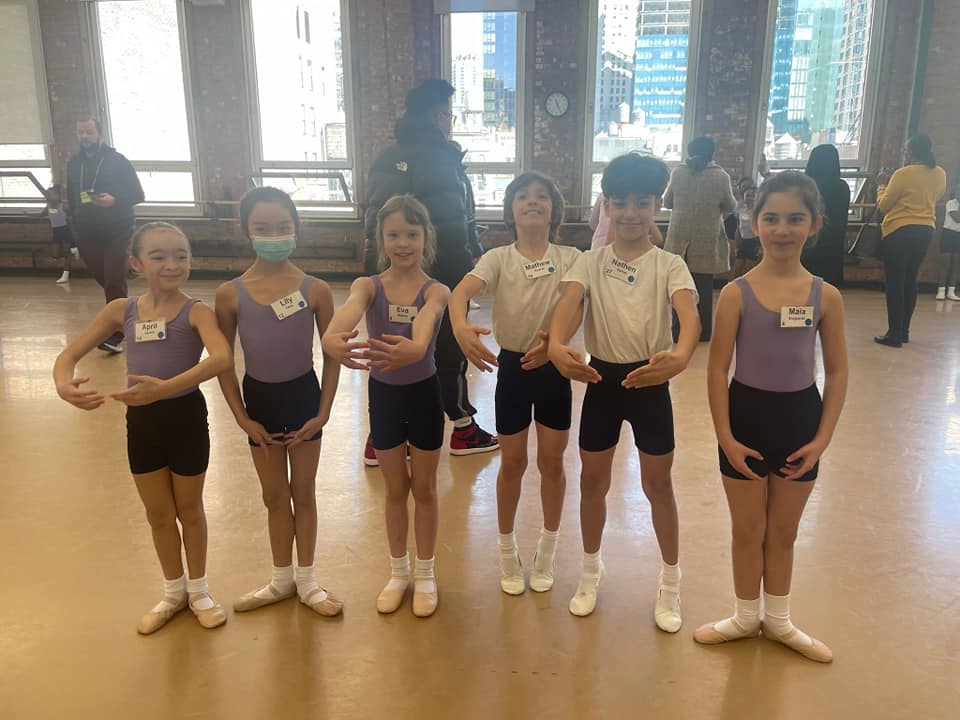 335726083_1363137597813649_1659509614498165876_n A children dancing